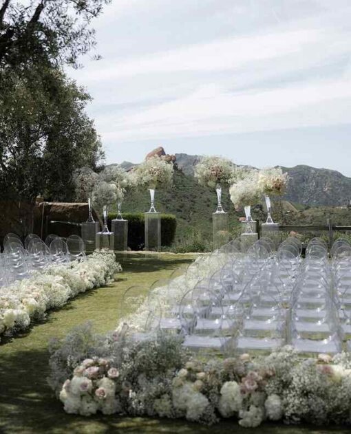 Timeless Heart-Shaped Arch Wedding Backdrop for a Rustic Outdoor Wedding