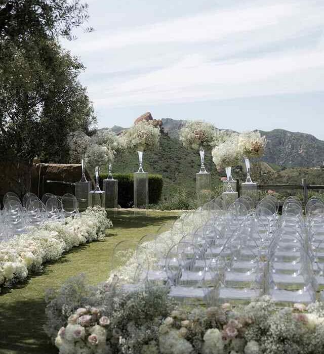 Timeless Heart-Shaped Arch Wedding Backdrop for a Rustic Outdoor Wedding