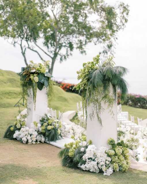 https://eventflowerwall.com/wp-content/uploads/2024/12/Beautiful-Greenery-and-White-Flower-Circle-Wedding-Arch-for-Romantic-Ceremonies-6.jpg