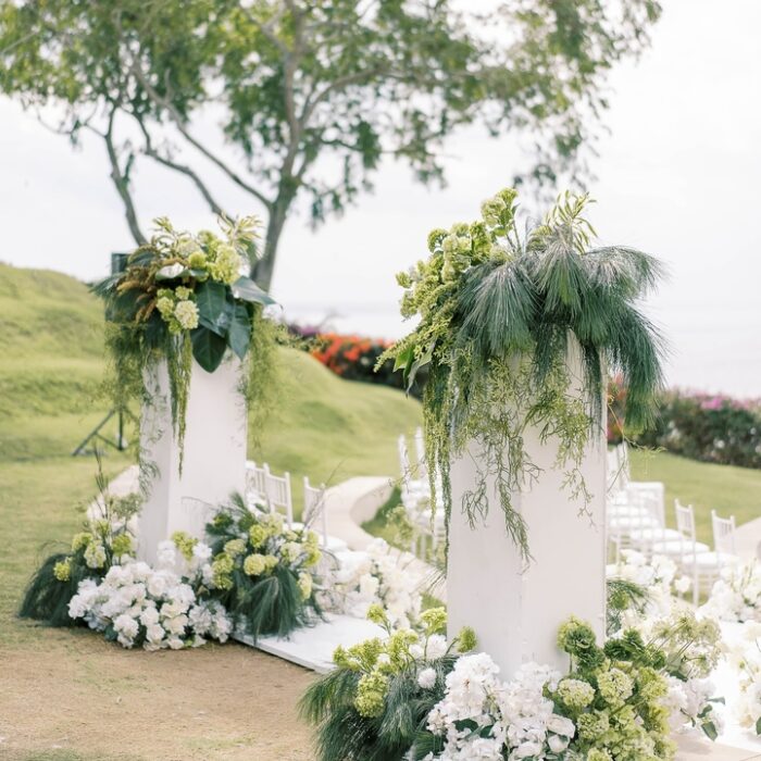 https://eventflowerwall.com/wp-content/uploads/2024/12/Beautiful-Greenery-and-White-Flower-Circle-Wedding-Arch-for-Romantic-Ceremonies-6.jpg