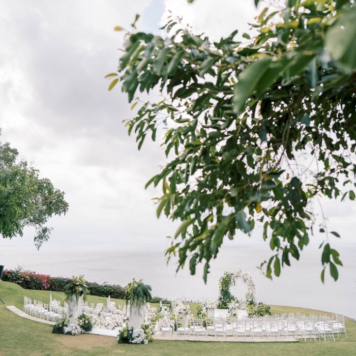 https://eventflowerwall.com/wp-content/uploads/2024/12/Beautiful-Greenery-and-White-Flower-Circle-Wedding-Arch-for-Romantic-Ceremonies-6.jpg