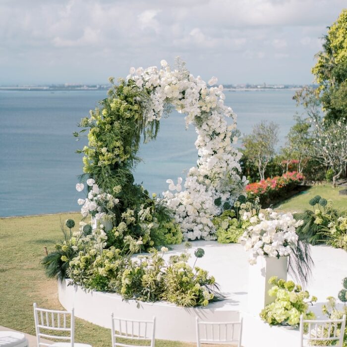https://eventflowerwall.com/wp-content/uploads/2024/12/Beautiful-Greenery-and-White-Flower-Circle-Wedding-Arch-for-Romantic-Ceremonies-6.jpg