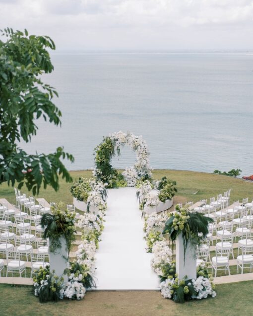 https://eventflowerwall.com/wp-content/uploads/2024/12/Beautiful-Greenery-and-White-Flower-Circle-Wedding-Arch-for-Romantic-Ceremonies-6.jpg