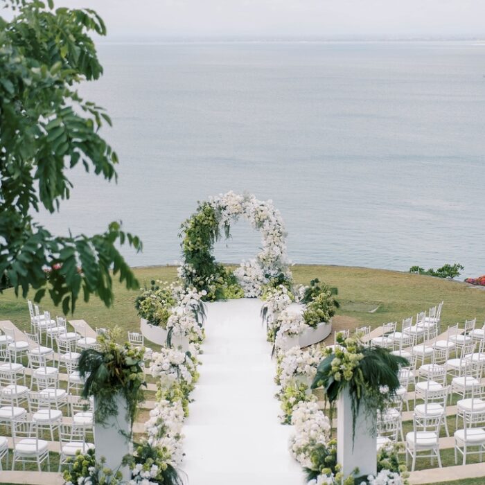 https://eventflowerwall.com/wp-content/uploads/2024/12/Beautiful-Greenery-and-White-Flower-Circle-Wedding-Arch-for-Romantic-Ceremonies-6.jpg