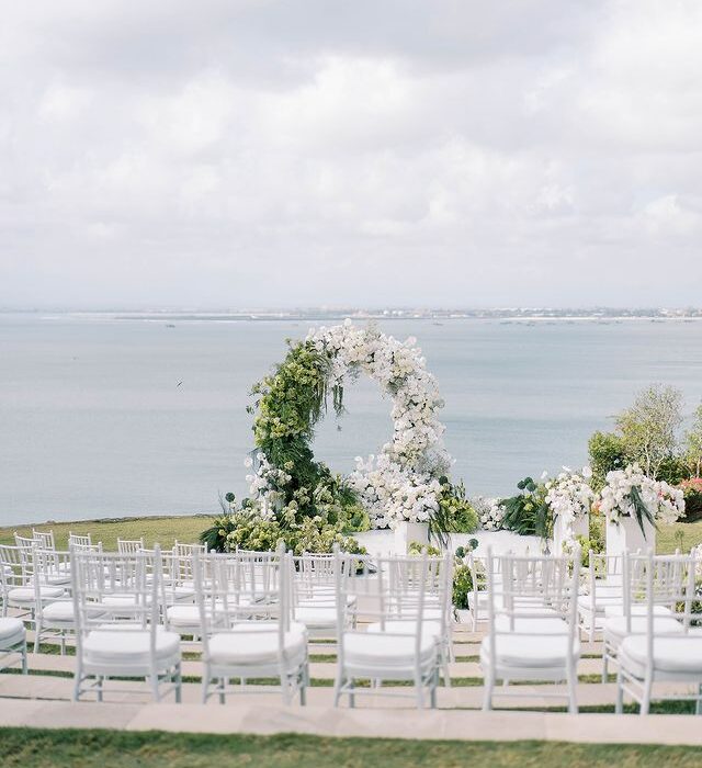 https://eventflowerwall.com/wp-content/uploads/2024/12/Beautiful-Greenery-and-White-Flower-Circle-Wedding-Arch-for-Romantic-Ceremonies-6.jpg