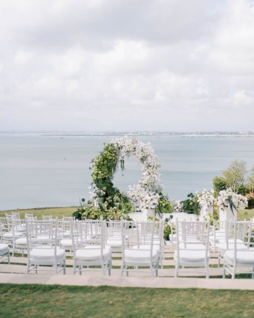 https://eventflowerwall.com/wp-content/uploads/2024/12/Beautiful-Greenery-and-White-Flower-Circle-Wedding-Arch-for-Romantic-Ceremonies-6.jpg