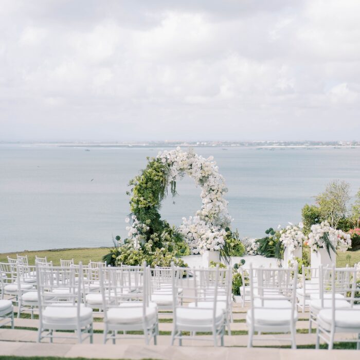 https://eventflowerwall.com/wp-content/uploads/2024/12/Beautiful-Greenery-and-White-Flower-Circle-Wedding-Arch-for-Romantic-Ceremonies-6.jpg