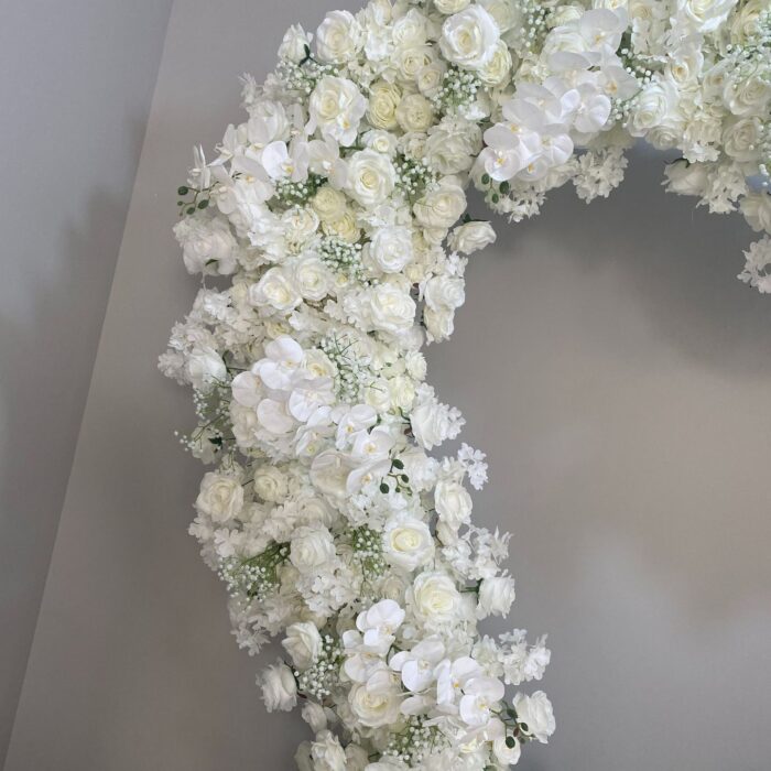 Chic Heart-Shaped Arch with White Roses and Baby’s Breath for Romantic Wedding Decor