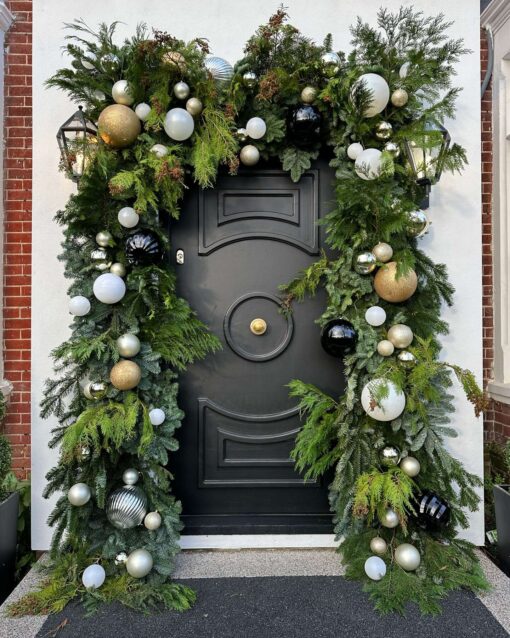 Create Magical Christmas Memories with Balloon Arch for Family Gatherings