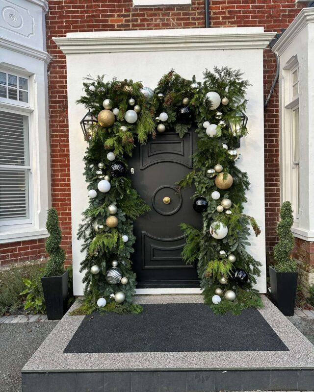 Create Magical Christmas Memories with Balloon Arch for Family Gatherings