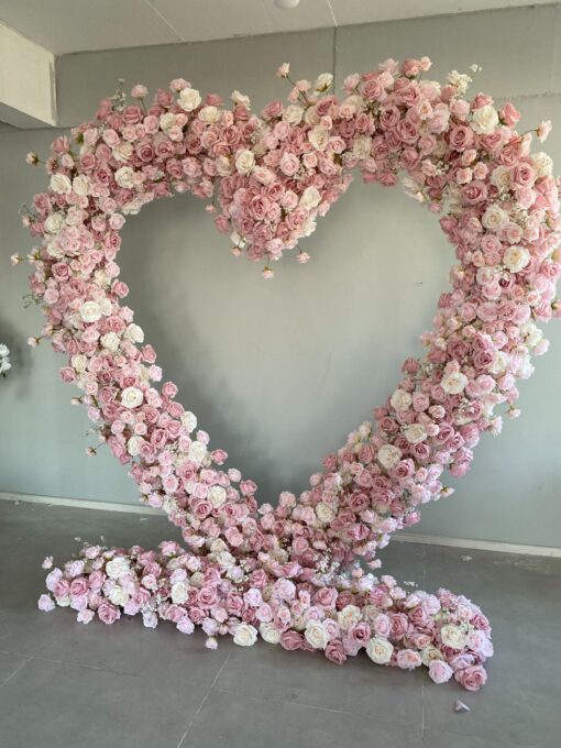 Delicate Heart-Shaped Arch with Soft Pink and Beige Roses for a Serene Wedding Atmosphere