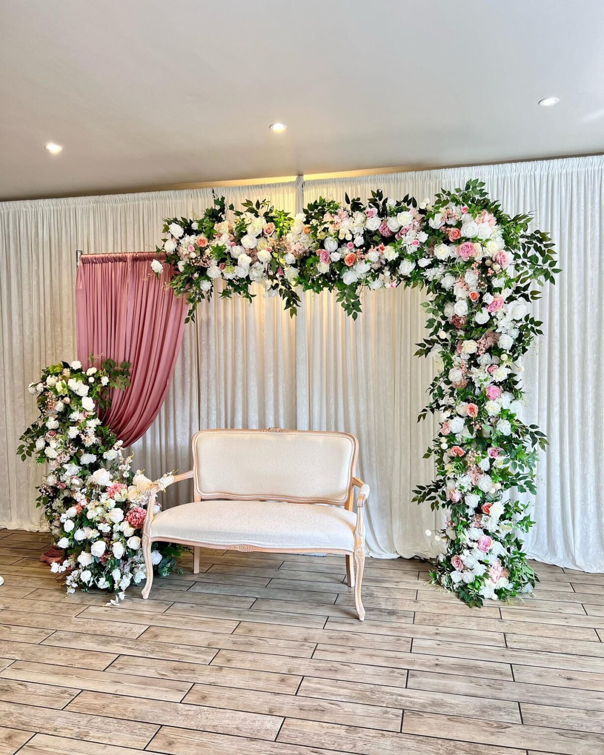 Elegant Garland Arch for Weddings and Anniversaries - Perfect Backdrop Elegant Garland Arch for Weddings and Anniversaries - Perfect Backdrop