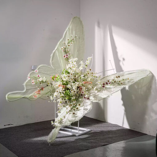 Elegant Organic Butterfly Backdrop with White and Green Gradient for Fresh Themes
