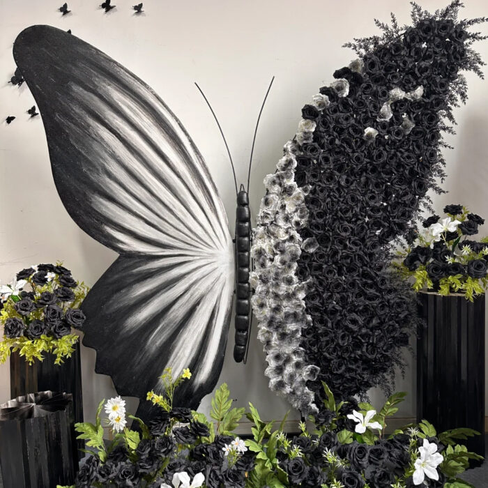 High-End Fashion Show Decoration Black and White Butterfly Backdrop with Black Roses