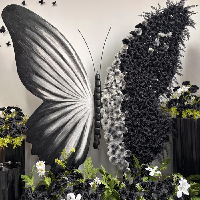 High-End Fashion Show Decoration Black and White Butterfly Backdrop with Black Roses