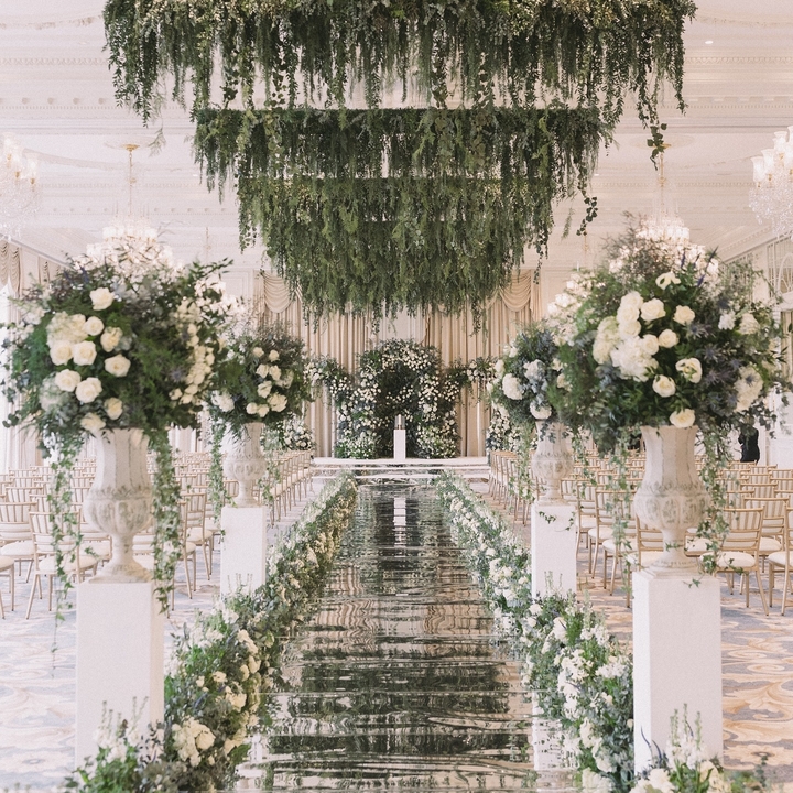 Sophisticated Luxury Wedding Decor: Greenery Arch with White Roses for a Perfect Wedding
