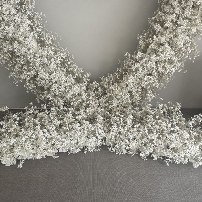 Wedding Arch with Hydrangea & Baby’s Breath – Heart-Shaped Floral Arrangement for Wedding Ceremony Decor