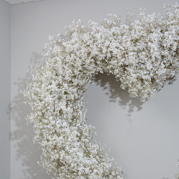 Wedding Arch with Hydrangea & Baby’s Breath – Heart-Shaped Floral Arrangement for Wedding Ceremony Decor
