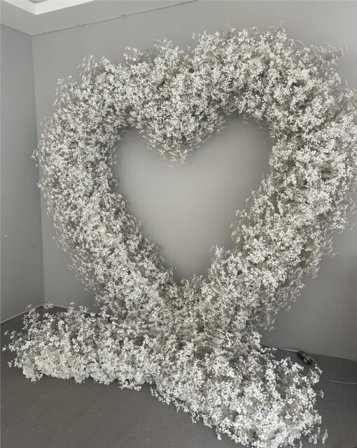 Wedding Arch with Hydrangea & Baby’s Breath – Heart-Shaped Floral Arrangement for Wedding Ceremony Decor