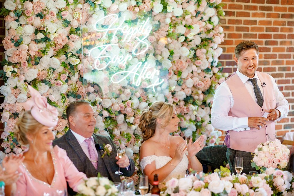 Decorate a Wedding Table on a Budget